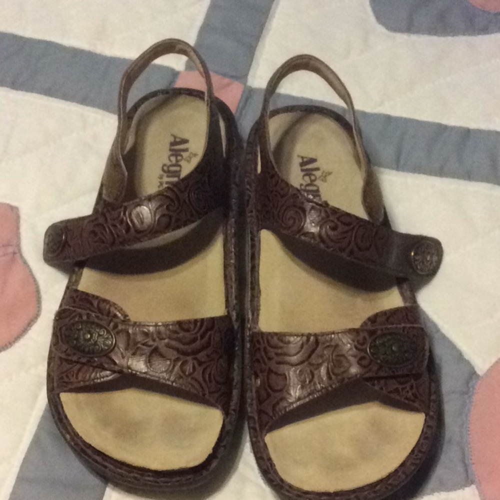 Algeria shoes